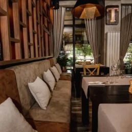 Restaurant cu terasă decorat de Sophia